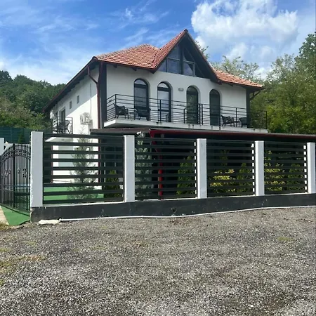 Casa Aryana *