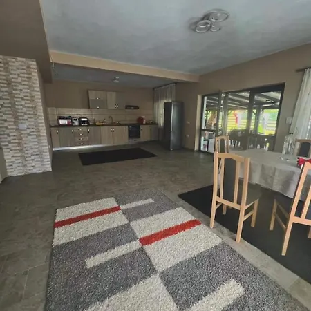 Casa Aryana Case de vacanță *